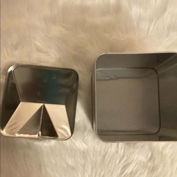 🎄(bundle 3 items for $30 )Vintage Christmas tin - Picture 7 of 8